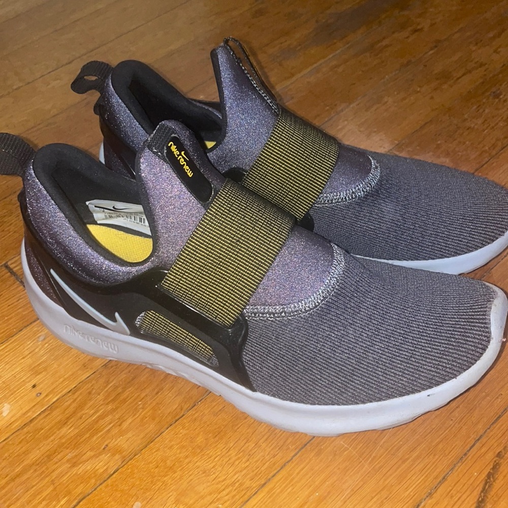 NIKE Sneakers
